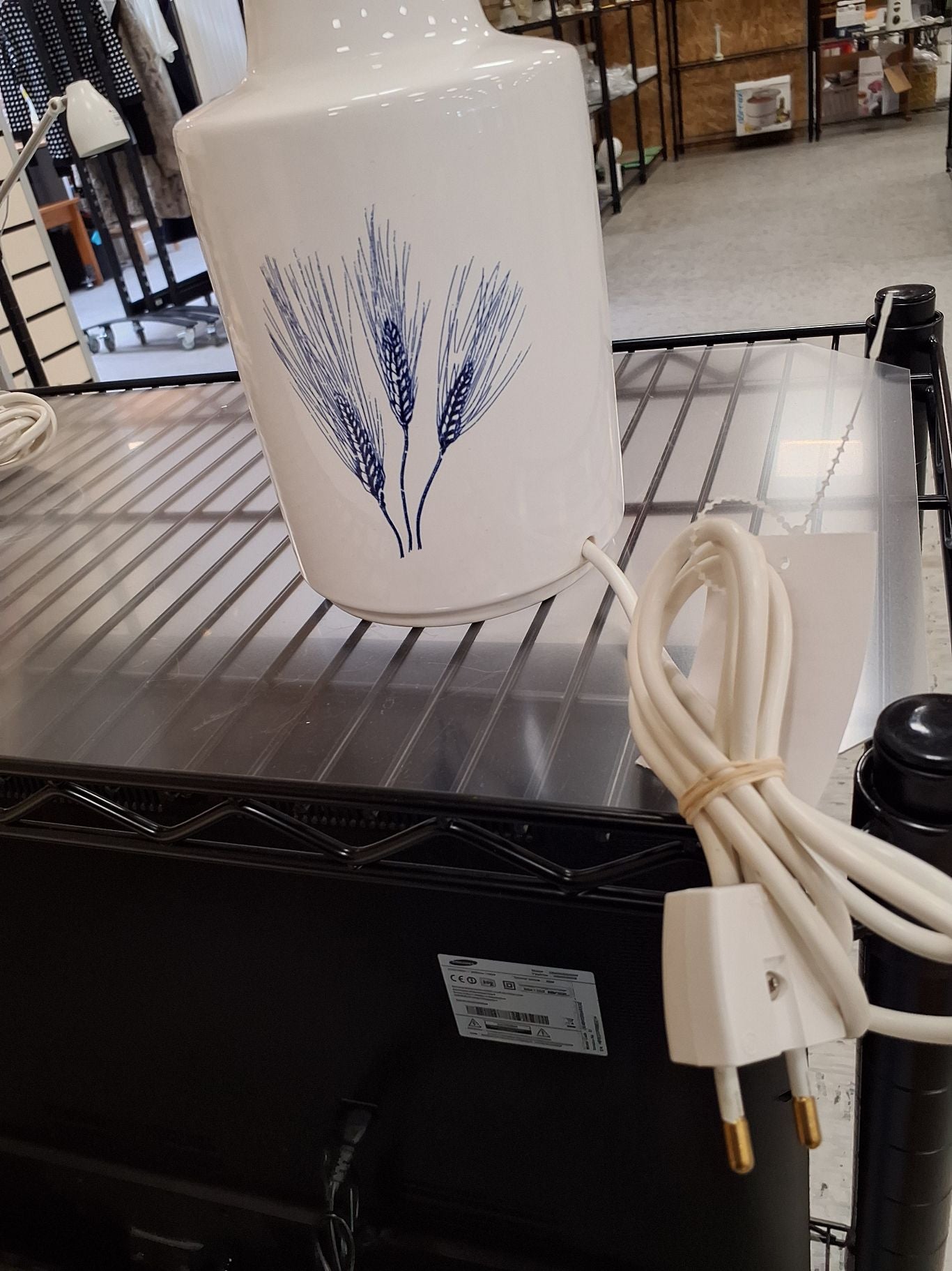Lampe med sort skærm